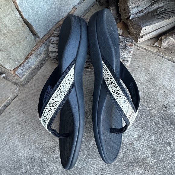 Vionic black snake tide toe post orthotic thong sandals Sz-5.  M - Picture 3 of 8